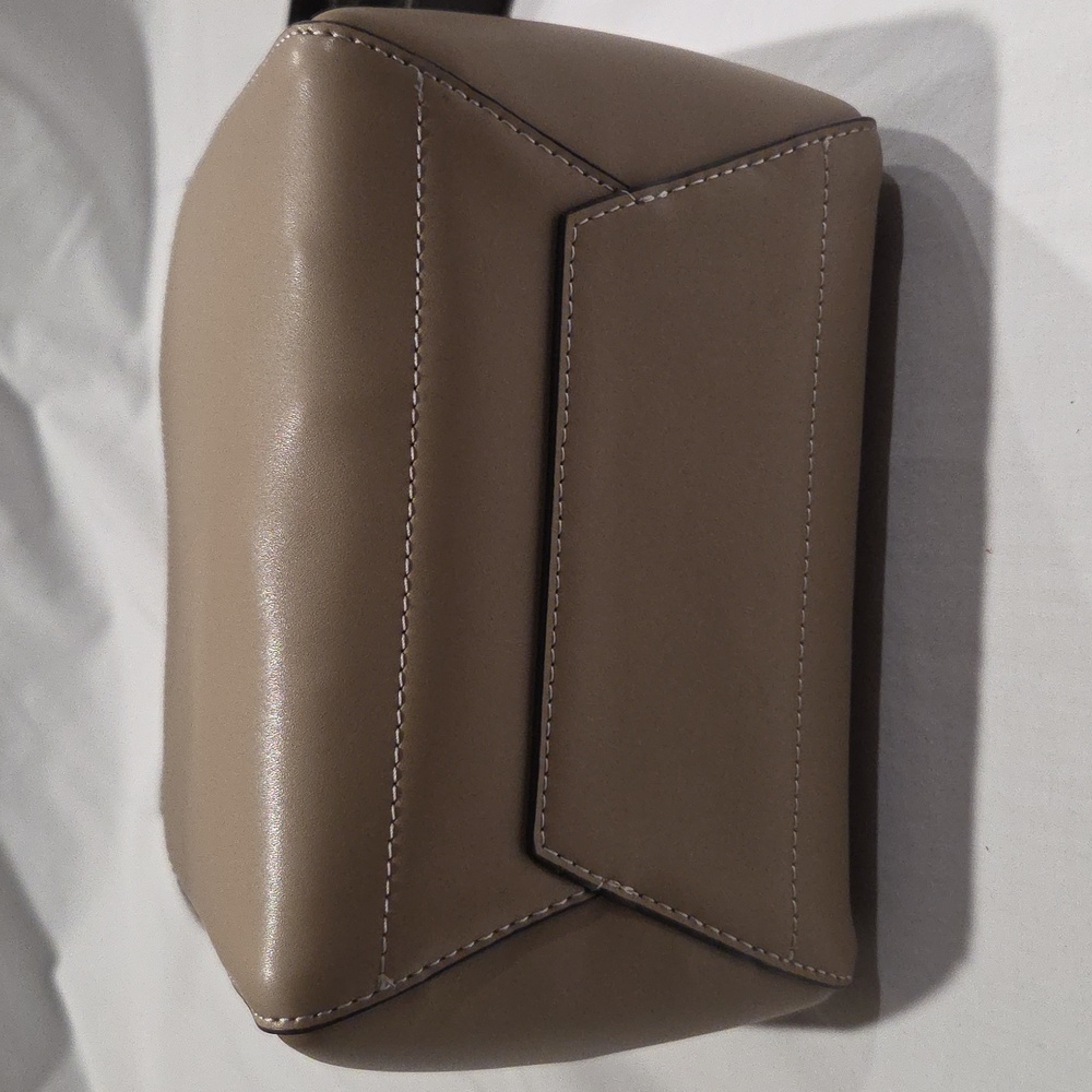 Aallyn Jordan Bucket Bag - Picture 6 of 16